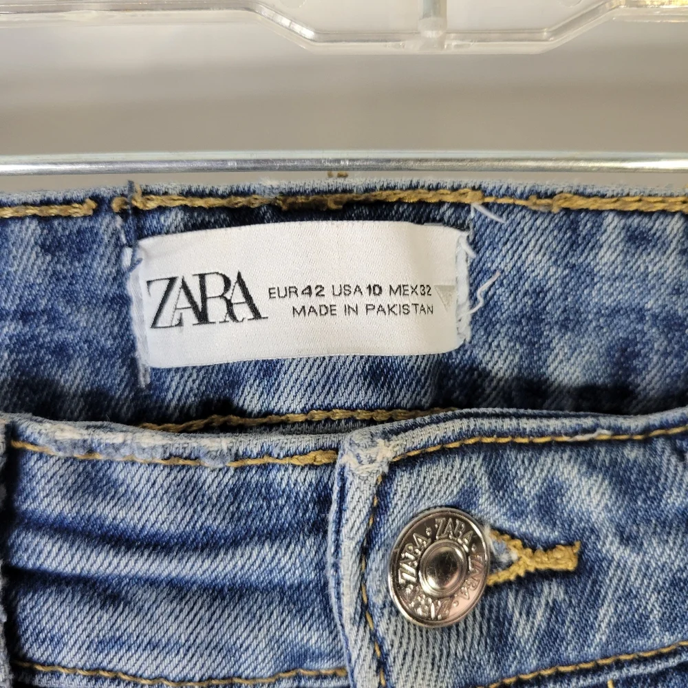 Womans Zara Unfinished hem Jeans Manufactured whiskering Size 10 Small Hole - Picture 5 of 10
